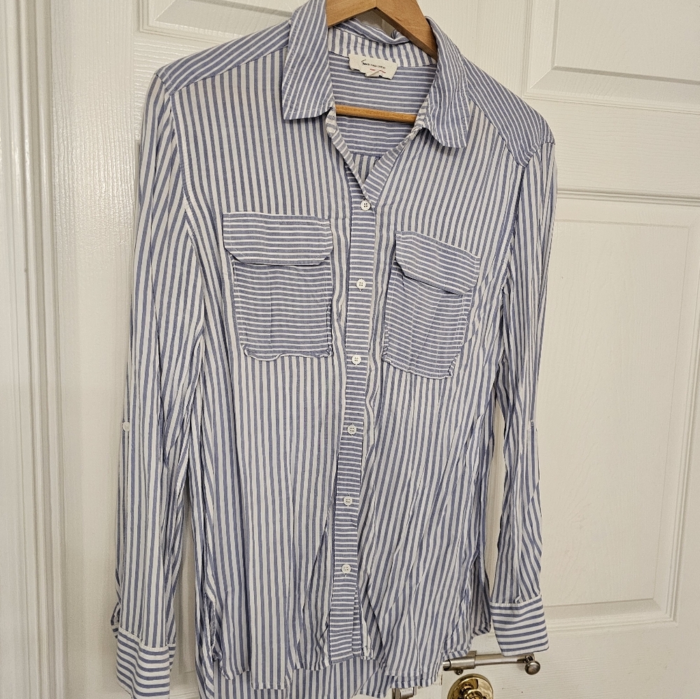 Medium Vince Camuto blue longsleeve stripe top